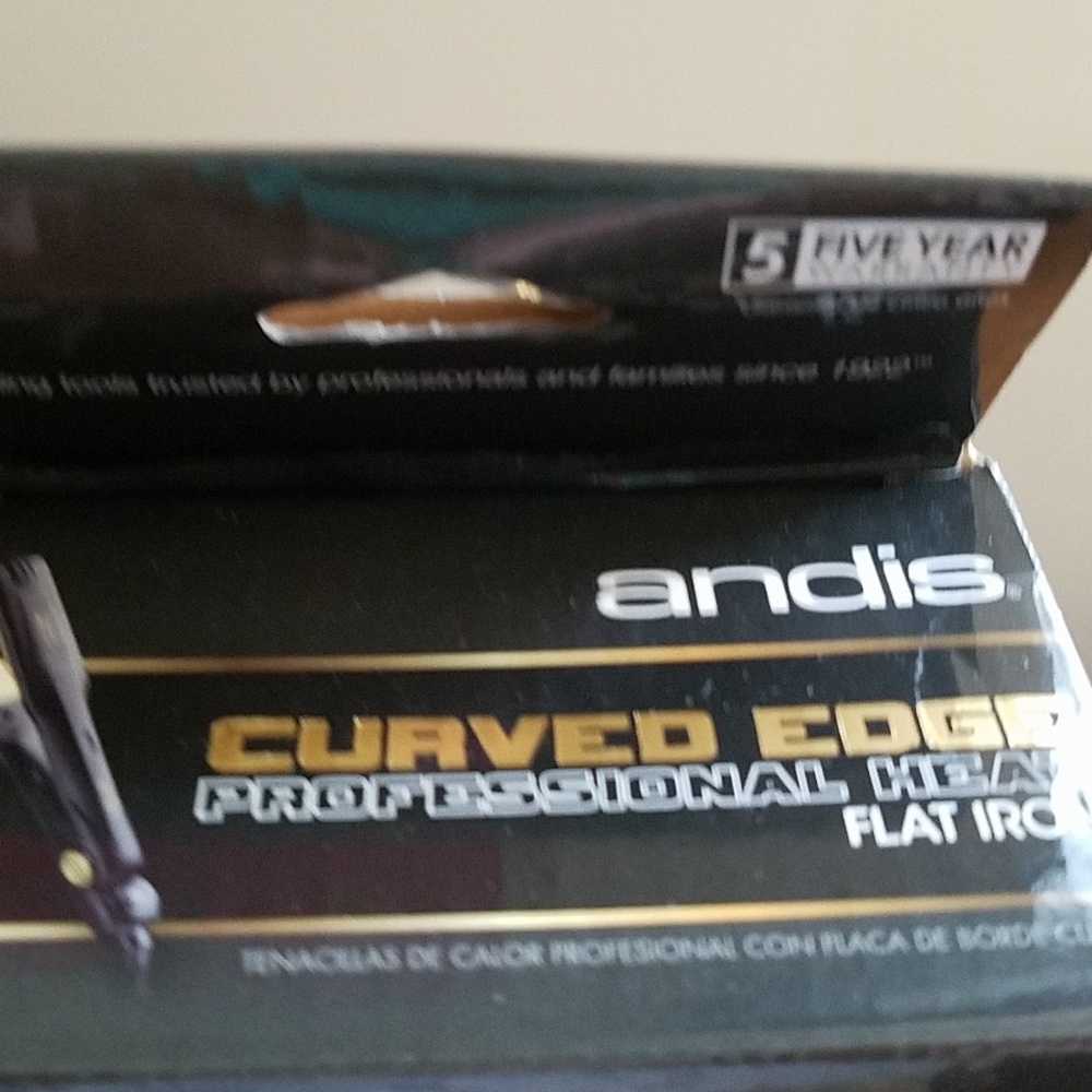 NWT flat iron with curved edge - Picture 6 of 8
